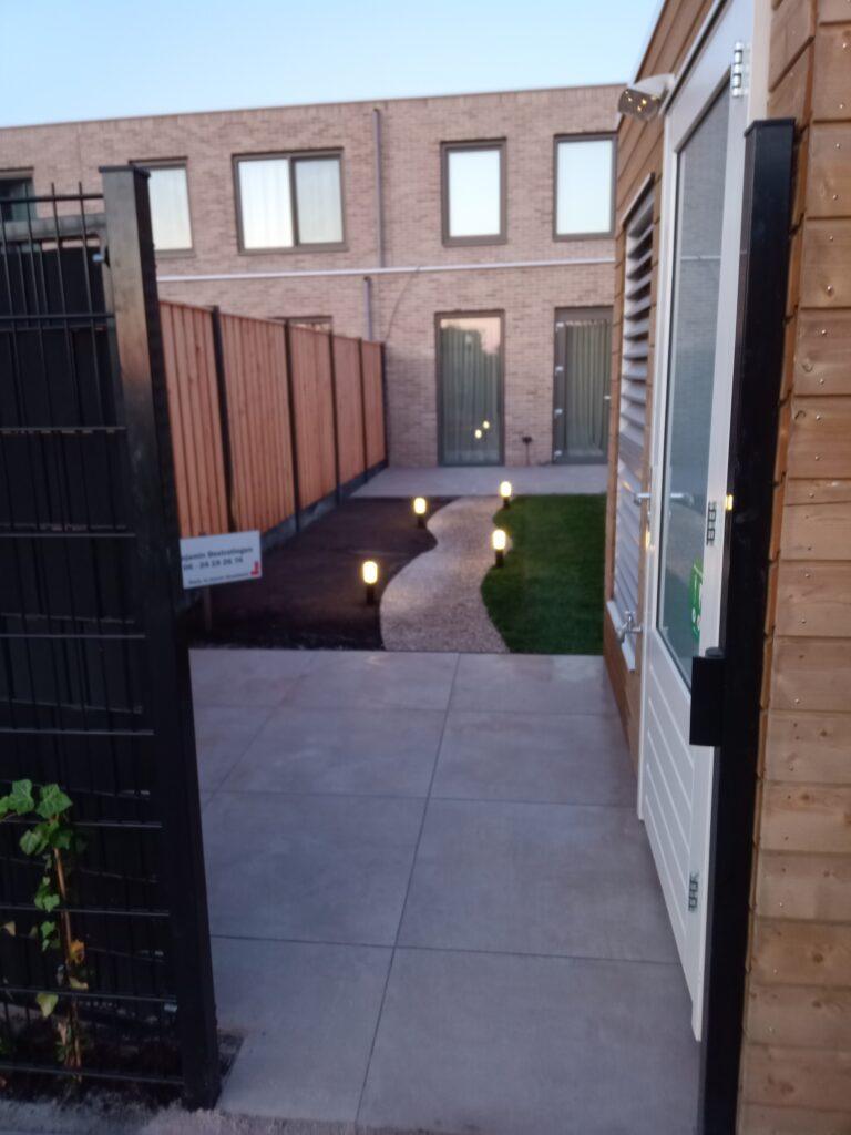 tuinaanleg met verlichting